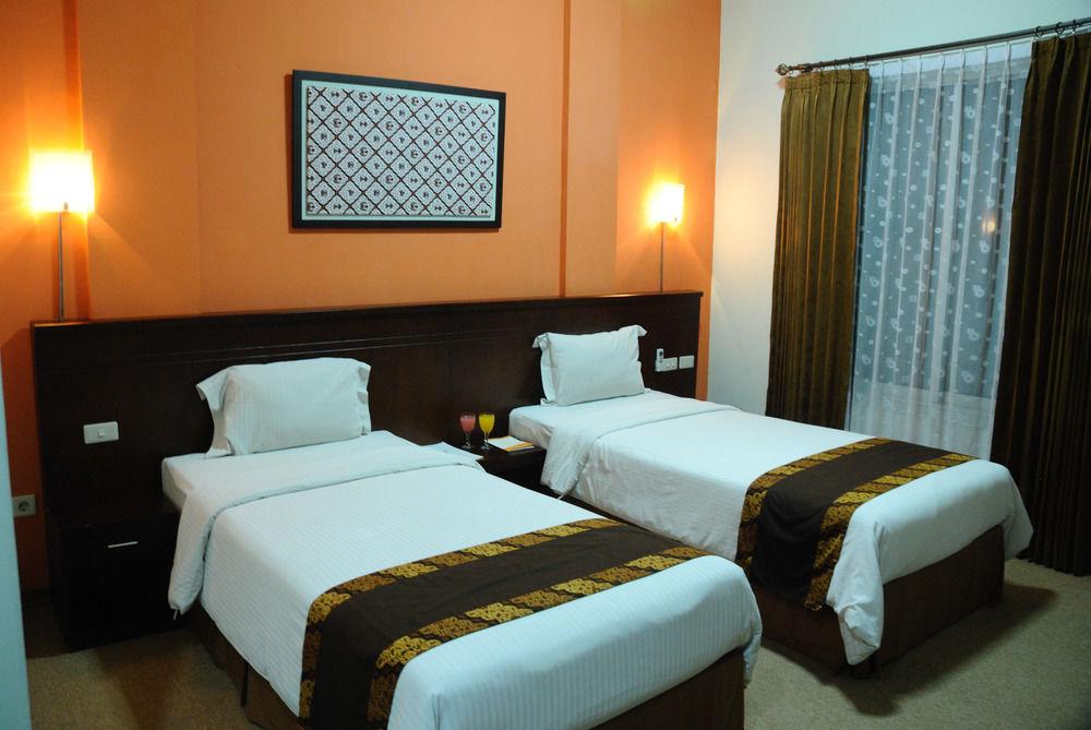 Hotel Aryuka Kejayan Buitenkant foto