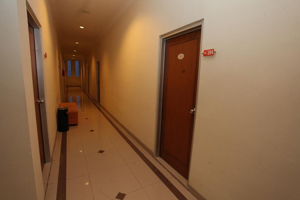 Hotel Aryuka Kejayan Buitenkant foto