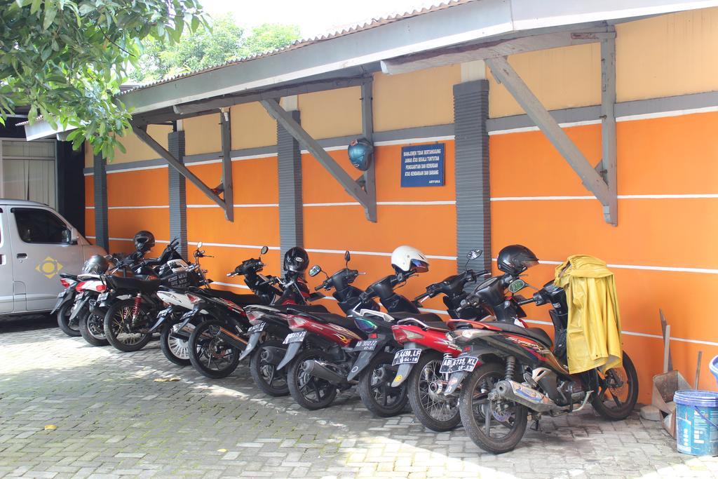 Hotel Aryuka Kejayan Buitenkant foto