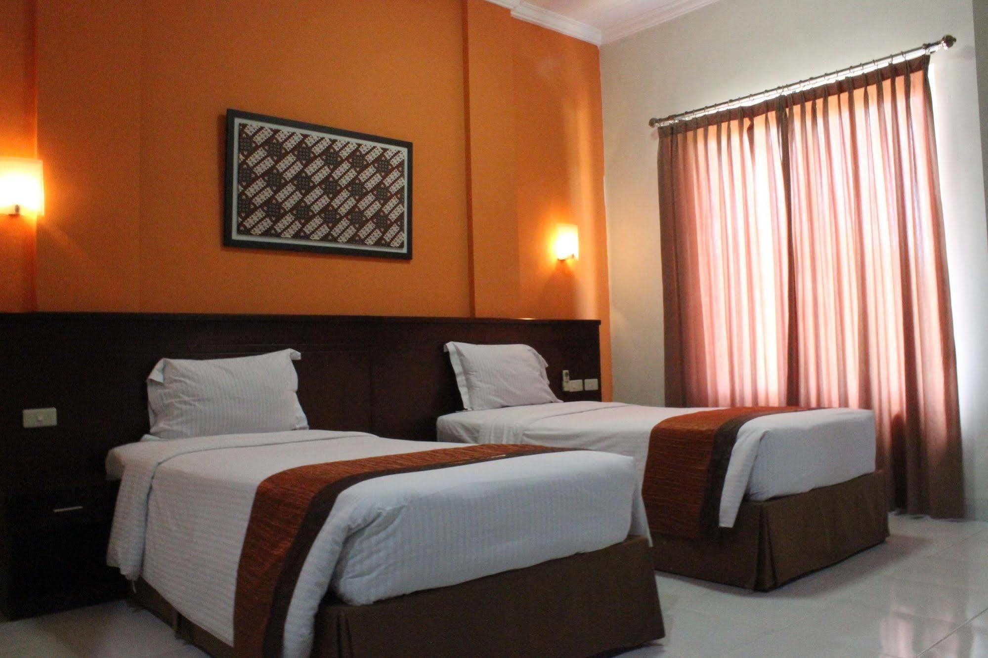 Hotel Aryuka Kejayan Buitenkant foto