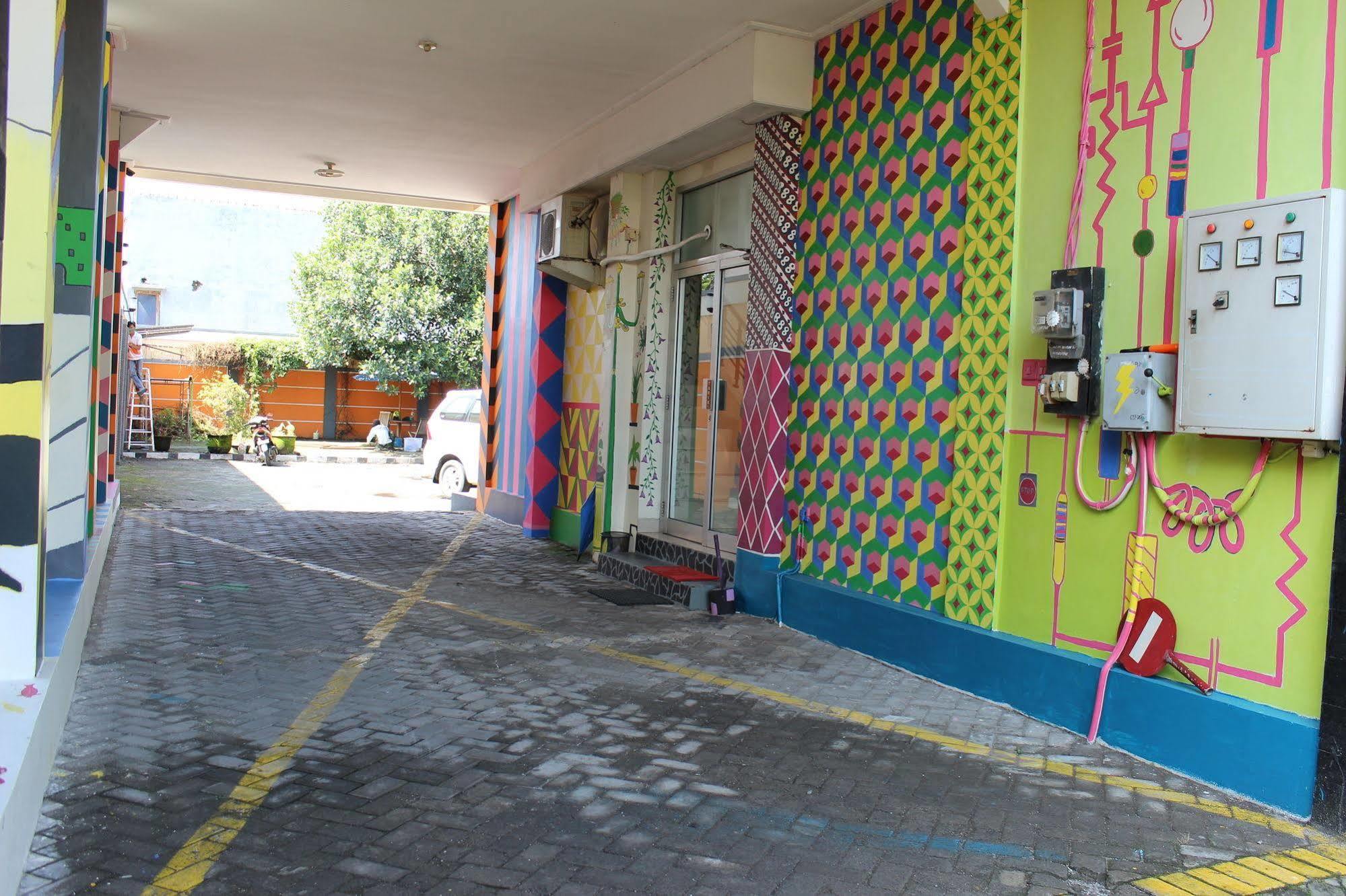Hotel Aryuka Kejayan Buitenkant foto